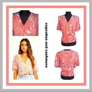 NWOT Revolve Cupcakes and Cashmere Coral/Cream Floral Surplice Blouse Size M